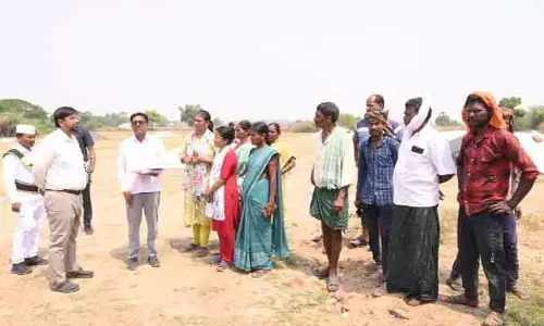 ధాన్యం తరలింపులో నిర్లక్ష్యం చేయొద్దు:జిల్లా కలెక్టర్