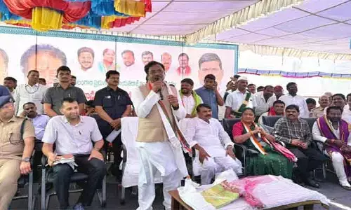 జిన్నారం, గుమ్మడిదల పర్యటనలో మంత్రి హామీల వర్షం