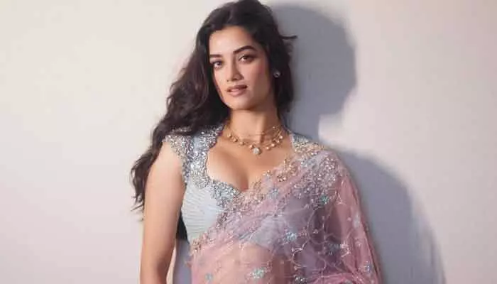 ఆశలన్నీ ఆ సినిమాపైనే పెట్టుకున్న భాగ్యశ్రీ బోర్సే.. నా పాత్రే కీలకమంటూ ఆసక్తికర కామెంట్స్ ఆశలన్నీ ఆ సినిమాపైనే పెట్టుకున్న భాగ్యశ్రీ బోర్సే.. నా పాత్రే కీలకమంటూ ఆసక్తికర కామెంట్స్
