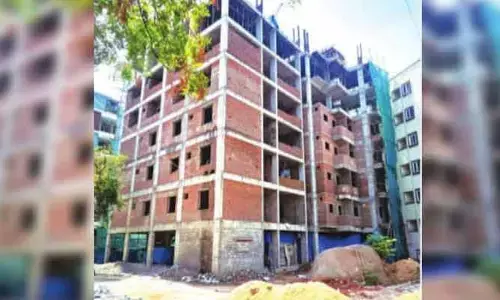 కొండాపూర్ ప్రభుత్వ భూమిలో దర్జాగా నిర్మాణాలు