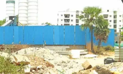 గండిపేటలో రాజకీయ నేతల ‘క్రషర్’ దందా