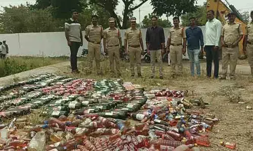 వరంగల్ మిల్స్ కాలనీలో రూ. 2 లక్షల అక్రమ మద్యం ధ్వంసం