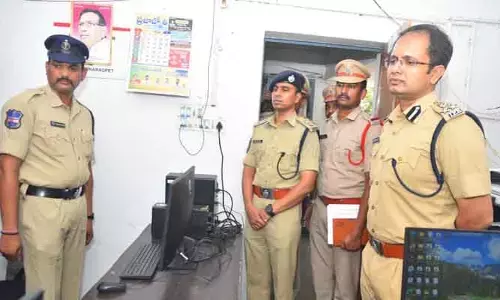పార‌ద‌ర్శ‌కంగా ఫిర్యాదుల‌పై విచార‌ణ నిర్వ‌హించాలి