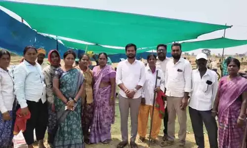 ఉపాధి హామీ కూలీలు ఎండకు జాగ్ర‌త్త‌లు తీసుకోవాలి