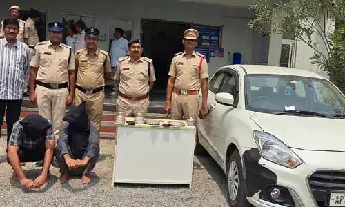 ఆలయంలో చోరీ చేసిన ఇద్దరు అంతర్రాష్ట్ర దొంగల అరెస్టు