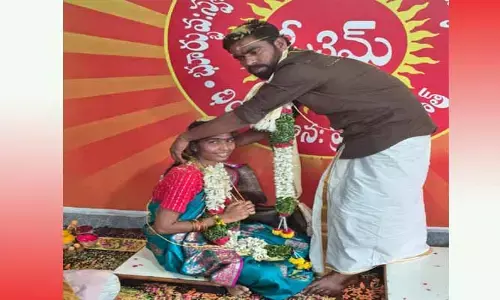 పోలీసుల‌ను ఆశ్ర‌యించిన ప్రేమ జంట