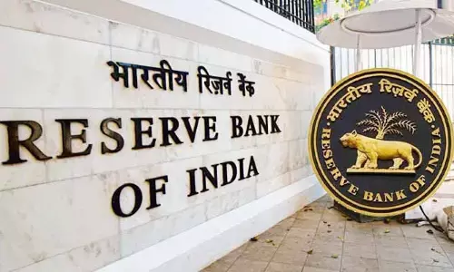 ఆల్‌‌టైమ్ కనిష్టానికి రూపాయి.. RBI సంచలన నిర్ణయం