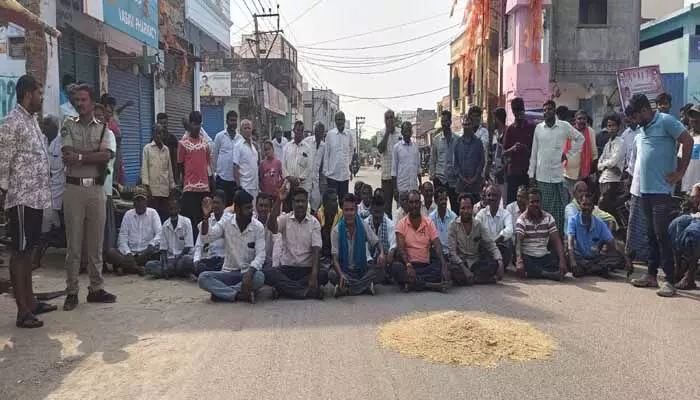 కొనుగోళ్లు.. కన్నీళ్లు! కొనుగోళ్లు.. కన్నీళ్లు!