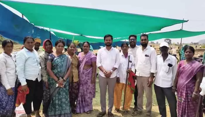 ఉపాధి హామీ కూలీలు ఎండకు జాగ్రత్తలు తీసుకోవాలి ఉపాధి హామీ కూలీలు ఎండకు జాగ్రత్తలు తీసుకోవాలి