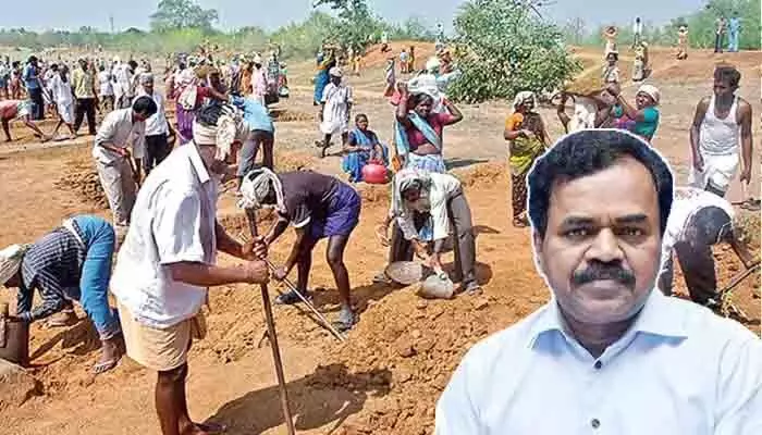 ఉపాధి హామీ పనులు వేగవంతం చేయాలి: పంచాయతీరాజ్ స్పెషల్ సెక్రటరీ దానకిషోర్ ఉపాధి హామీ పనులు వేగవంతం చేయాలి: పంచాయతీరాజ్ స్పెషల్ సెక్రటరీ దానకిషోర్