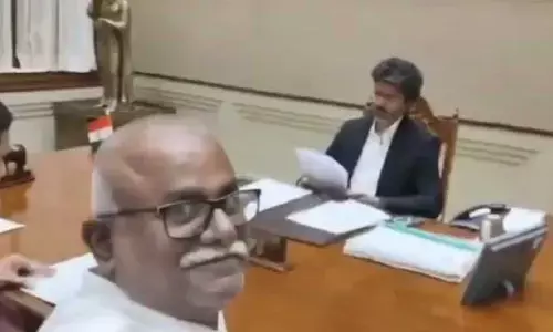 సీఎం విజయ్ తో సెల్ఫీ వీడియో.. వివాదం