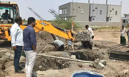 అక్రమార్కుల నుంచి పార్క్ స్థలాన్ని కాపాడిన టౌన్ ప్లానింగ్ అధికారులు