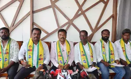 నెల రోజుల పాటు టీఆర్ఎస్ జెండా ఆవిష్క‌ర‌ణ