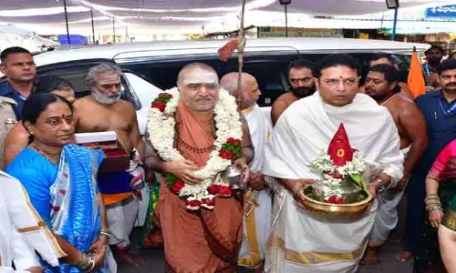 వేద మంత్రోచ్ఛారణలతో మారు మ్రోగిన కాళేశ్వరం