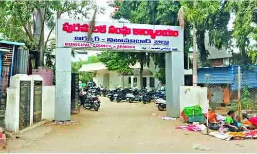 వ‌సూళ్ల ప‌ర్వం పై అల‌క‌బూనిన కాంగ్రెస్ కౌన్సిల‌ర్లు