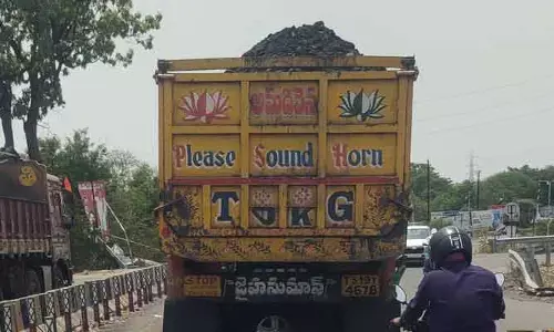 బొగ్గు లారీ టిప్పర్లకు టార్పాలిన్ కవర్లు ఎక్కడా..