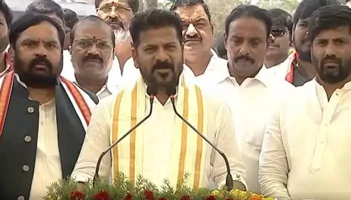 మహిళా రిజర్వేషన్ల ముసుగులో రాజకీయాలు చేయాలనుకుంటే సహించేది లేదు: రేవంత్ రెడ్డి మహిళా రిజర్వేషన్ల ముసుగులో రాజకీయాలు చేయాలనుకుంటే సహించేది లేదు: రేవంత్ రెడ్డి