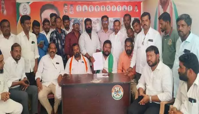 ఎమ్మెల్యే పై అసత్య ప్రచా రాలు మానుకో వాలి ఎమ్మెల్యే పై అసత్య ప్రచా రాలు మానుకో వాలి