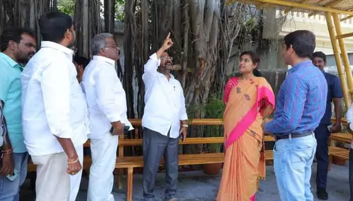 వావ్..మిస్ట్ బస్టాప్ వావ్..మిస్ట్ బస్టాప్