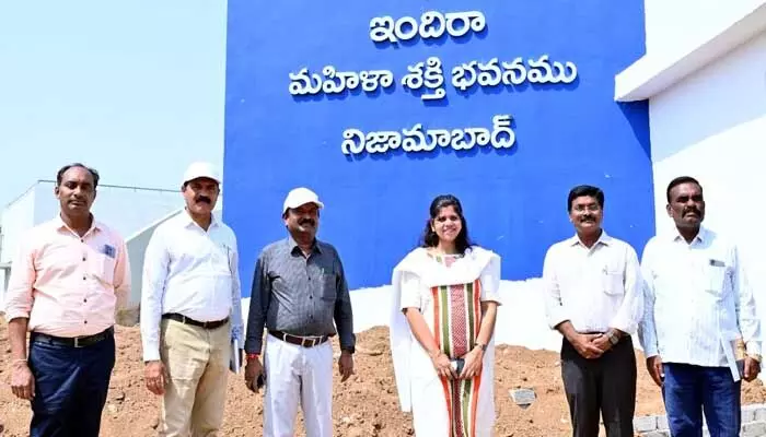 ఇందిరా మహిళా శక్తి భవనం తుది దశ పనులను పరిశీలించిన కలెక్టర్ ఇందిరా మహిళా శక్తి భవనం తుది దశ పనులను పరిశీలించిన కలెక్టర్