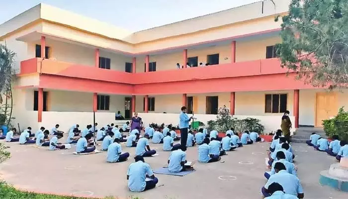 ప్రభుత్వ పాఠశాలల్లో నాణ్యమైన విద్య ఎందుకు అందడం లేదు? ప్రభుత్వ పాఠశాలల్లో నాణ్యమైన విద్య ఎందుకు అందడం లేదు?