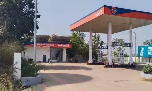 ప్ర‌భుత్వ జీసీసీ బంకుల్లో నో స్టాక్ బోర్డు