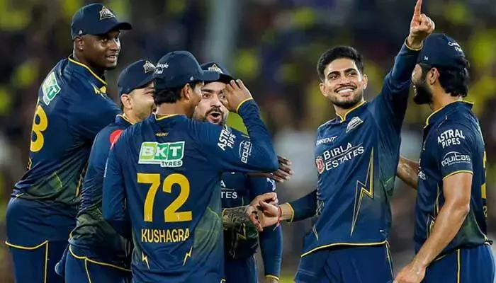 చెన్నై ఫ్యాన్స్కు మరో కెప్టెన్ వార్నింగ్.. సైలెంట్గా వెళ్లిపోవాలని సైగలు చేసిన గిల్ చెన్నై ఫ్యాన్స్కు మరో కెప్టెన్ వార్నింగ్.. సైలెంట్గా వెళ్లిపోవాలని సైగలు చేసిన గిల్