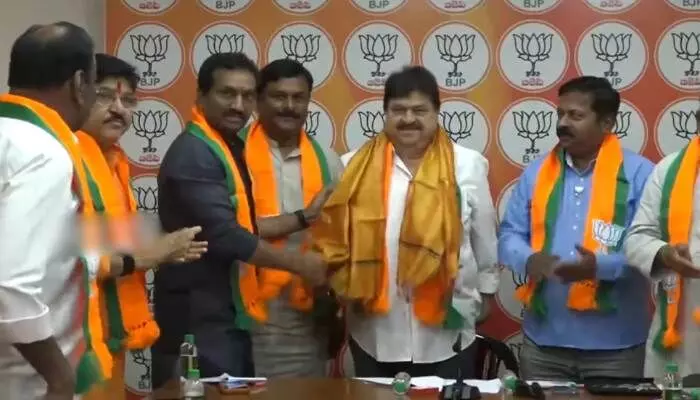 రాంచందర్ రావు అధ్యక్షతన తెలంగాణ బీజేపీ నేతల కీలక సమావేశం.. వీటిపై చర్చ రాంచందర్ రావు అధ్యక్షతన తెలంగాణ బీజేపీ నేతల కీలక సమావేశం.. వీటిపై చర్చ