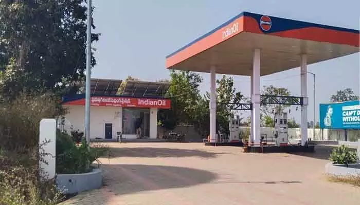 ప్రభుత్వ జీసీసీ బంకుల్లో నో స్టాక్ బోర్డు ప్రభుత్వ జీసీసీ బంకుల్లో నో స్టాక్ బోర్డు