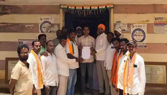 ధాన్యం కొనుగోళ్లలో జాప్యం ధాన్యం కొనుగోళ్లలో జాప్యం