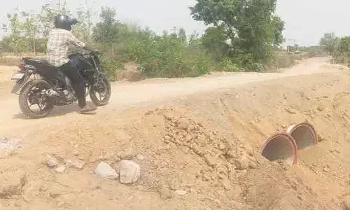కూలిపోయిన బ్రిడ్జికి తాత్కాలిక మరమ్మతులు
