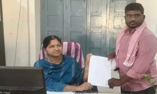 ప్రభుత్వ భూమి అక్రమ రిజిస్ట్రేషన్‌పై విచారణ చేపట్టాలని వినతి