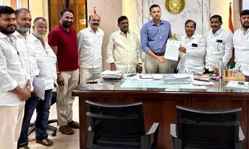 జిల్లాలో సమస్యల పరిష్కారానికి సహకరించండి.. కలెక్టర్‌ను కోరిన ఎమ్మెల్యేలు