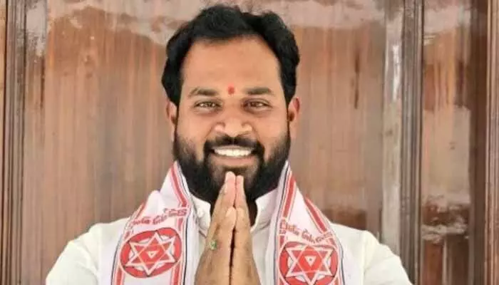 ఎమ్మెల్యే అరవ శ్రీధర్ రాజీనామా.. ప్రభుత్వ విప్ నుంచి తప్పుకుంటూ ప్రకటన ఎమ్మెల్యే అరవ శ్రీధర్ రాజీనామా.. ప్రభుత్వ విప్ నుంచి తప్పుకుంటూ ప్రకటన