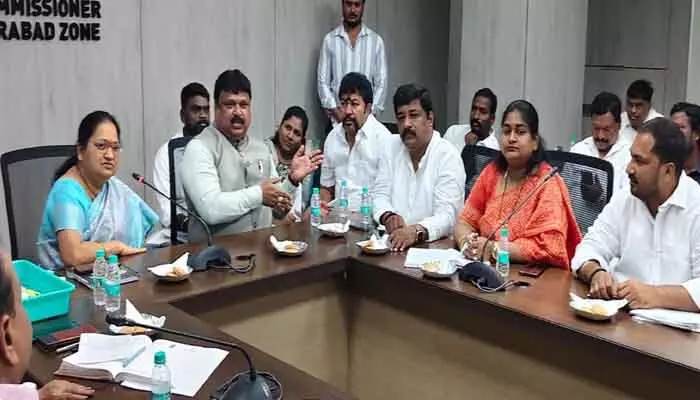 మెట్టుగూడ స్మశానవాటిక కబ్జాపై కాంగ్రెస్ ఫిర్యాదు మెట్టుగూడ స్మశానవాటిక కబ్జాపై కాంగ్రెస్ ఫిర్యాదు