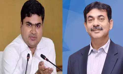 మీటింగ్‌కు డుమ్మా.. ఇద్దరూ ఐఏఎస్ లపై కేబినెట్ సబ్‌కమిటీ సీరియస్