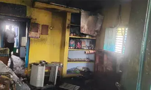 షార్ట్ సర్క్యూట్‌తో ఇల్లు దగ్ధం