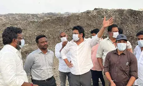 ఎమ్మెల్యే ఆకస్మిక పరిశీలన..  చెత్త తొలగింపు ఏజెన్సీ ప్రతినిధులకు  స్ట్రాంగ్ వార్నింగ్