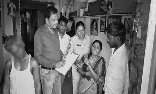 అప్పుల బాధతో వ్యక్తి ఆత్మహత్య