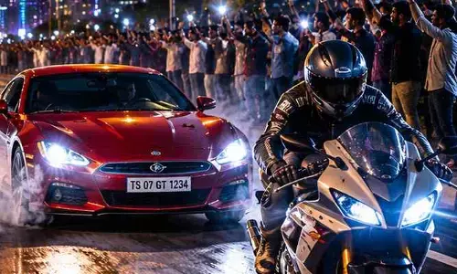 అర్ధరాత్రి రేసింగ్ బైకులు, కార్లతో హల్‌చల్