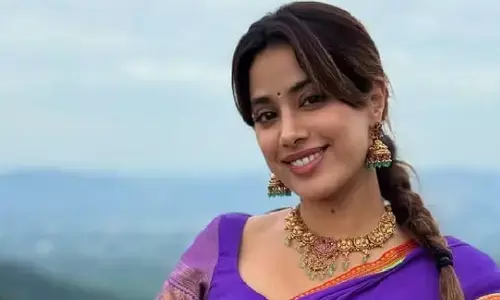 జాన్వీ చూపంతా సౌత్‌పైనే.. బాలీవుడ్‌ను పక్కన పెట్టిందా?