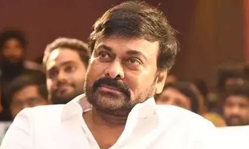‘పెద్ది’ విడుదలపై టెన్షన్.. చిరంజీవితో ఎగ్జిబిటర్ల కీలక భేటీ