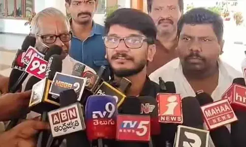 మా స్థలం కబ్జా చేశారు: పాటల రచయిత అనంత శ్రీరామ్ ఫిర్యాదు