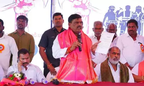 ‘సెంట్రింగ్ కార్మికులకు అండగా ఉంటాం’: ఎమ్మెల్యే