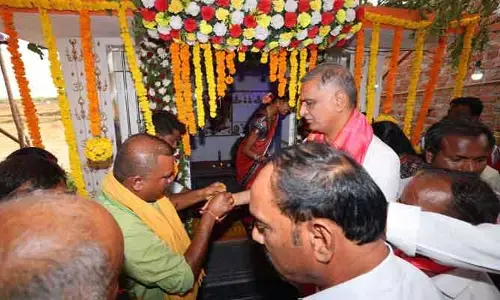 అమ్మవారి దయ అందరిపై ఉండాలి: మాజీ మంత్రి హరీష్ రావు