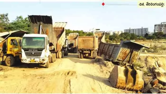 హైడ్రా కళ్లెదుటే ‘ఈదులకుంట’ మాయం.. రూ.500 కోట్ల చెరువు స్థలం ప్రైవేట్ బిల్డర్లకు ధారాదత్తం హైడ్రా కళ్లెదుటే ‘ఈదులకుంట’ మాయం.. రూ.500 కోట్ల చెరువు స్థలం ప్రైవేట్ బిల్డర్లకు ధారాదత్తం