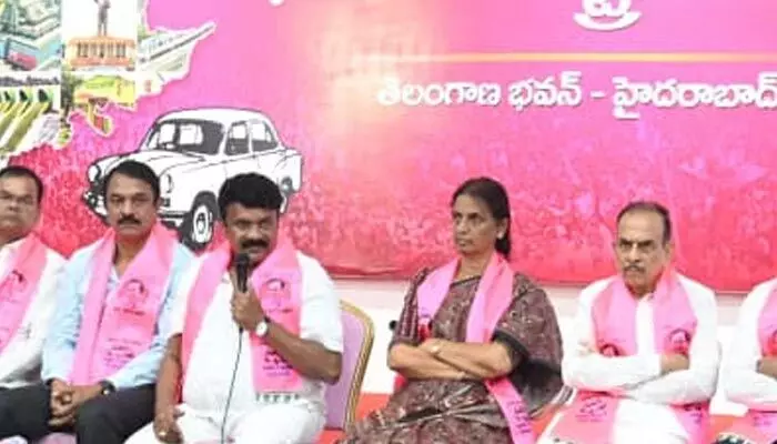 యువ డిక్లరేషన్ ప్రకటించిన చోటే భారీ బహిరంగ సభ.. మాజీ మంత్రి తలసాని కీలక ప్రకటన యువ డిక్లరేషన్ ప్రకటించిన చోటే భారీ బహిరంగ సభ.. మాజీ మంత్రి తలసాని కీలక ప్రకటన