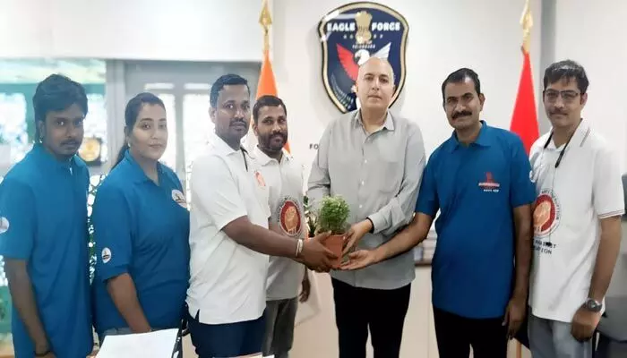 డ్రగ్స్పై దండయాత్ర.. తెలంగాణ పోలీసులతో యూత్ ఫర్ యాంటీ కరప్షన్ జట్టు! డ్రగ్స్పై దండయాత్ర.. తెలంగాణ పోలీసులతో యూత్ ఫర్ యాంటీ కరప్షన్ జట్టు!