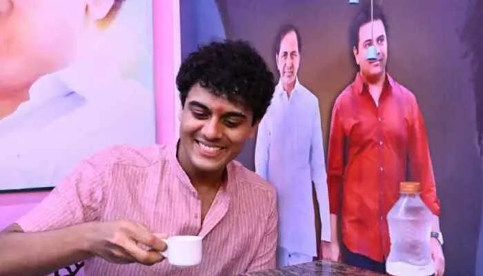 Siricilla: కేటీఆర్ టీ స్టాల్ లో హిమాన్షు..వీడియో వైరల్ Siricilla: కేటీఆర్ టీ స్టాల్ లో హిమాన్షు..వీడియో వైరల్