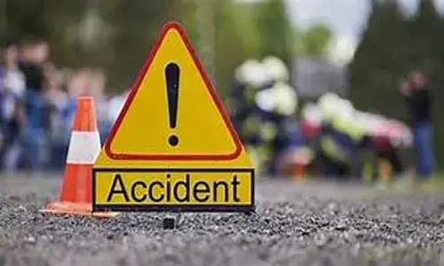 ఆటోను ఢీ కొట్టిన లారీ.. ఒకరు స్పాట్ డెడ్